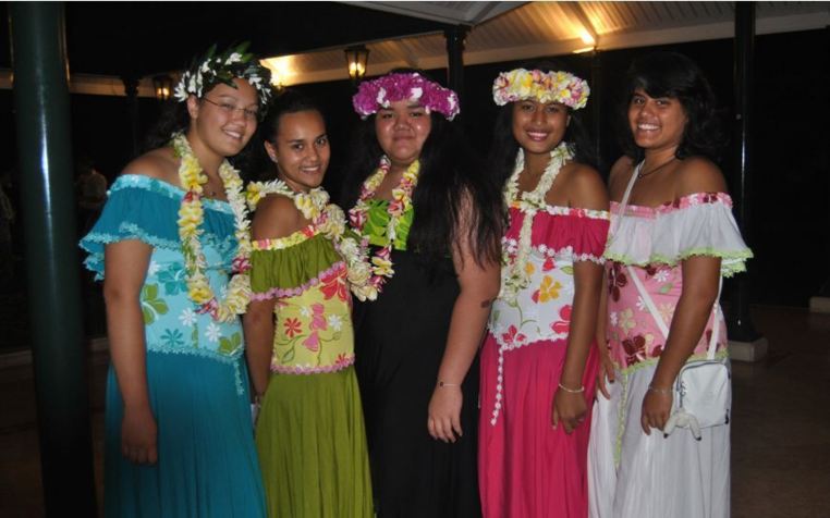 Céline Bonino, Teeeva Tamu, Claudia Tauira, Temarama Tetua et Tepua Maker bénéficient d'une bourse d'étude d’un an, de septembre 2012 à août 2013, au lycée international de Wenling, en République populaire de Chine.