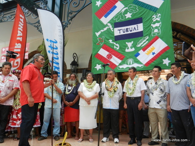 L'ouverture officielle avec Oscar Temaru président de Polynésie française et ministre du tourisme avec Jean-Pierre Laflaquière, haut-commissaire de la République.