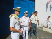 L'accueil des officiels devant la porte de Nuutania.