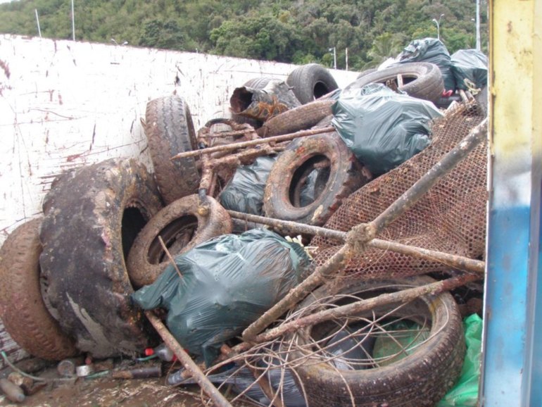 Nettoyage du lagon de Puna'auia :  9 Tonnes de déchets ou paroxysme de la bêtise humaine