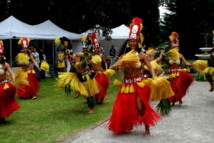 Ouverture du festival avec la troupe O Tahiti E (Source photo : Australian Broadcasting Corporation)