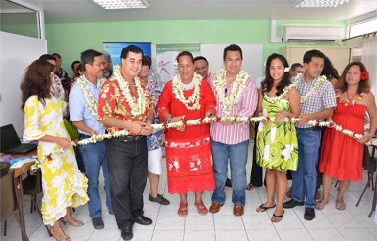 Inauguration de « L’espace Entreprendre » et du « CAGEST » par Madame Sylviane Terooatea, Maire de Uturoa, Monsieur Stéphane CHIN LOY, Président de la CCISM et Monsieur Jean-Paul TUAIVA, Président du CAGEST. En présence du TAVANA HAU des ISLV Monsieur Yannick EBB, du MAIRE de TAPUTAPUATEA Monsieur Thomas MOUTAME, du Premier Adjoint au MAIRE de TUMARAA Monsieur Teddy TEFAATAU, du Président et du Trésorier de Uturoa Centre Ville (UCV) Messieurs Luc LIAUT et Gervais PUCHON, des Représentants de l'ADIE de Raiatea, du Responsable de l’agence DICP à Raiatea, du Responsable de la CPS de Raiatea, du Trésorier-Payeur des ISLV et tous les collaborateurs ISLV de la CCISM et du CAGEST.