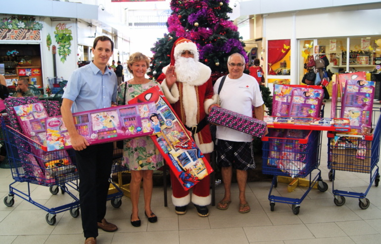 Les enfants du Fenua et de la croix rouge gagnent des cadeaux grâce à Carrefour Punaauia