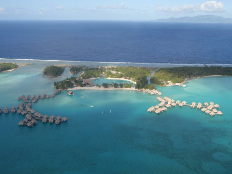 La direction de l'hôtel "Le méridien" de Bora Bora et le syndicat " ‘O ‘oe tō ‘oe rīma " sont tombés d'accord sur la majorité des points de revendications inscrits à l'ordre du jour. Les grévistes ont repris aussitôt le travail ce samedi matin. La tranquilité des touristes n'a pas été perturbée.