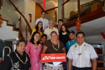 Remise des billets d’avions aux gagnants du grand jeu Air Tahiti