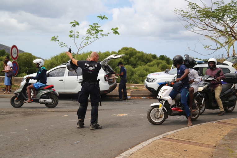 Mayotte: les forces de l'ordre "déstabilisent des réseaux puissants", selon Lecornu