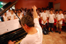 Formidable rencontre avec le soliste international Pascal Gallet et 50 enfants du collège de Tipaerui