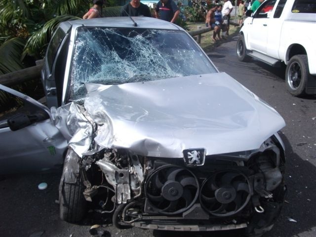 Mataiea: un pick-up percute une voiture, une femme et un nourisson hospitalisés