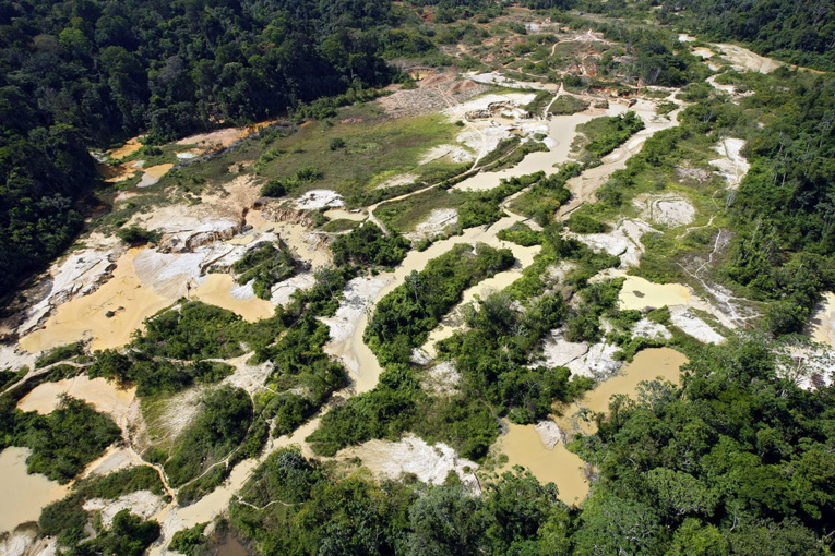 Loi climat: l'extraction aurifère en Guyane, enjeu d'une réforme du code minier