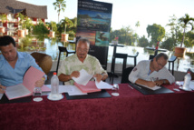 Frederick Grey, propriétaire de l’hôtel Le Méridien Tahiti ;  Keith Vieira, vice président des opérations Starwood pour la région Hawaii et Polynésie Française et Nicolas Gautier, directeur du Méridien Tahiti.