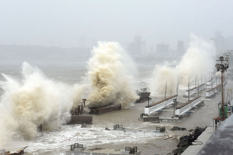 Inde: au moins 27 morts et 96 disparus sur le passage du cyclone Tauktae