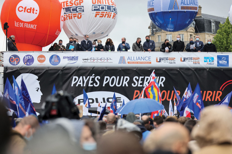 Des milliers de policiers rassemblés devant l'Assemblée, la justice ciblée