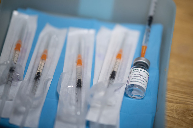 Covid: le gouvernement va avancer l'ouverture de la vaccination pour tous les adultes