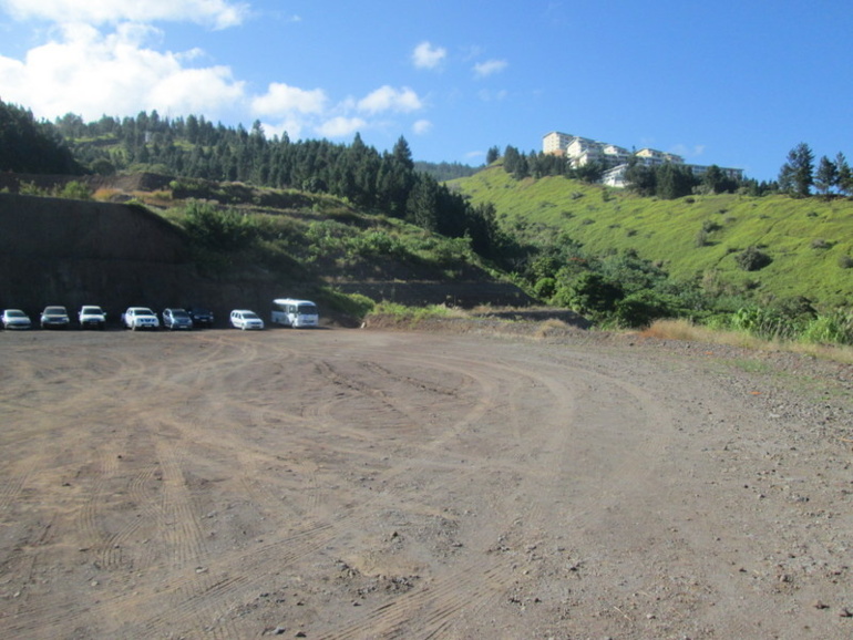 ici, dans quelques mois, sera aménagé le futur cimetière communal de Punaauia.