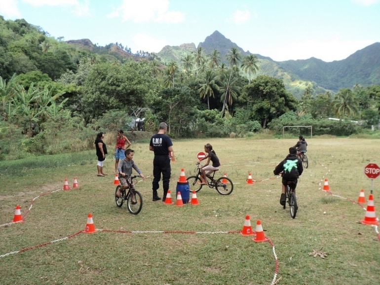 Opérations de prévention dans les îles : Fakarava et Moorea disent « non » aux dangers sur la route