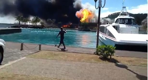Bora Bora Un Spectaculaire Incendie Ravage La Place Turai
