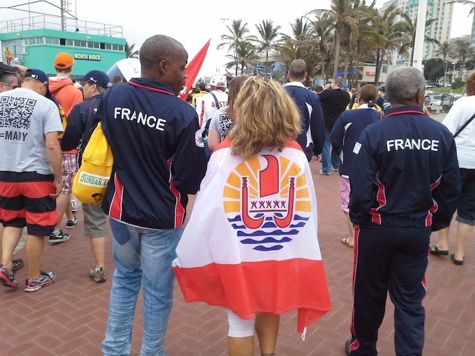 Le drapeau polynésien flotte sur les rives de l'océan Indien à Durban, pour les 19e Jeux mondiaux des transplantés.