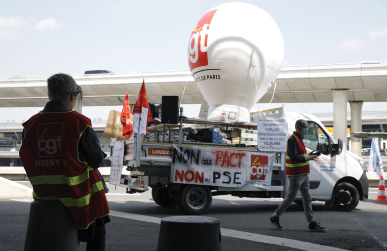 Grève aux aéroports de Paris: vols retardés et négociations en cours