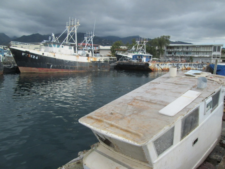 Il y aurait, selon les services du port autonome, une quinzaine d'épaves qui devront être déplacées par leur propriétaires ou alors par voie judiciaire, avant la fin de l'année.