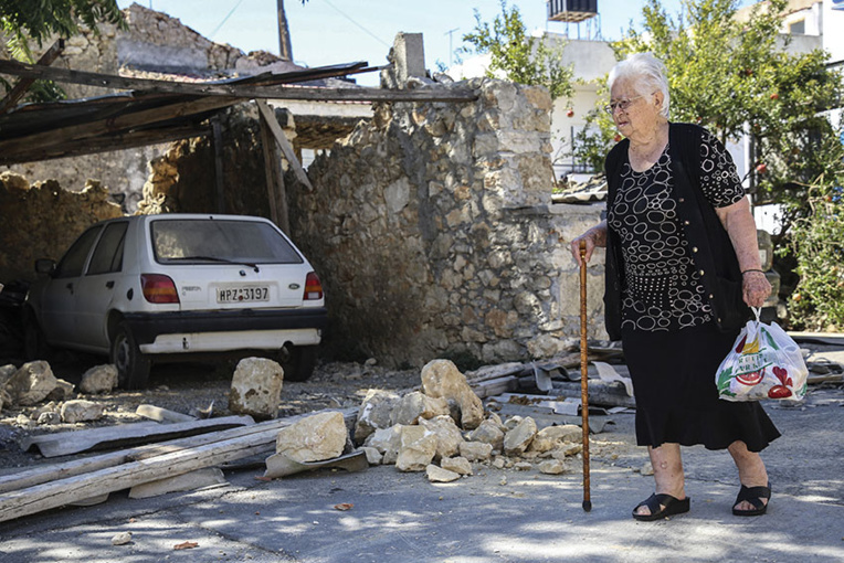 Le tremblement de terre de mardi en Crète intervient quinze jours après un fort séisme de 5,8 (6 selon l'Institut américain USGS). Costas Metaxakis / AFP