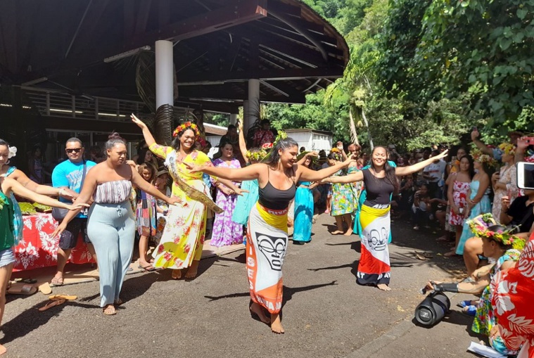 Initiation au hakamanu, par les étudiants des Marquises