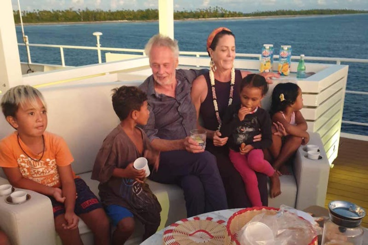 Amanu : les enfants de l'atoll invités à bord d'un yacht