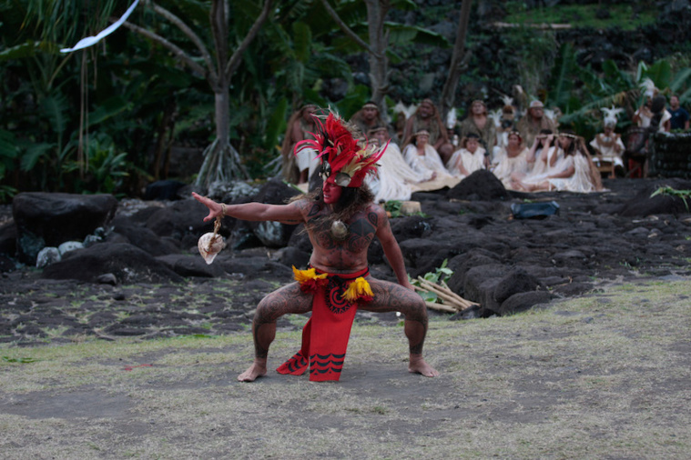 ​"Pi'i fenua ou l'appel de la terre" envoûte le marae Arahurahu