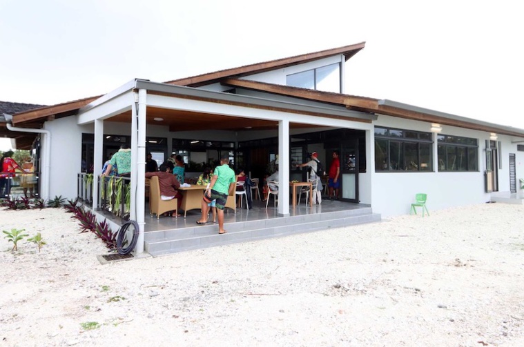 La nouvelle aérogare de Maupiti a été inaugurée lundi. Les usagers pourront à présent déjeuner sur place et profiter de la plage avant d'embarquer.