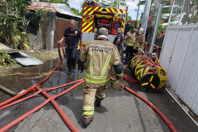 ​Un fare part en fumée à Papeete