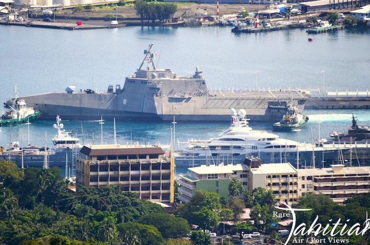 ​L'impressionnant USS Jackson à quai à Papeete