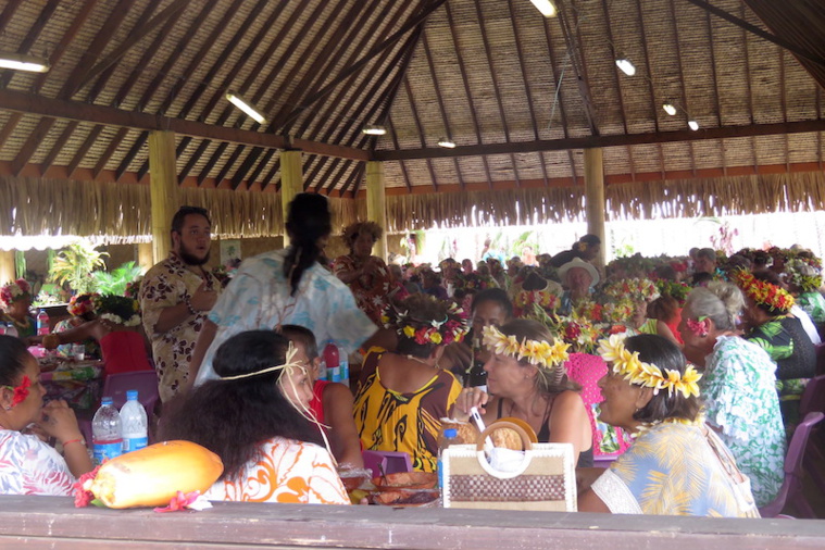 Un tāmā'ara'a pour les matahiapo de Moorea