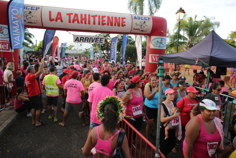 Sur le papier, 3 500 femmes étaient inscrites pour cette édition de la Tahitienne, mais beaucoup d'autres s'étaient tout de même alignées, samedi.