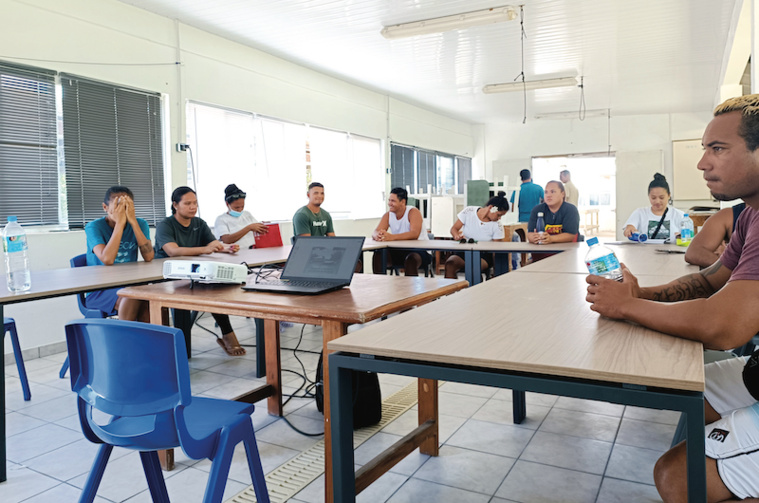 Lundi, onze stagiaires originaires de différentes îles de Polynésie ont débuté leur formation de greffeur.