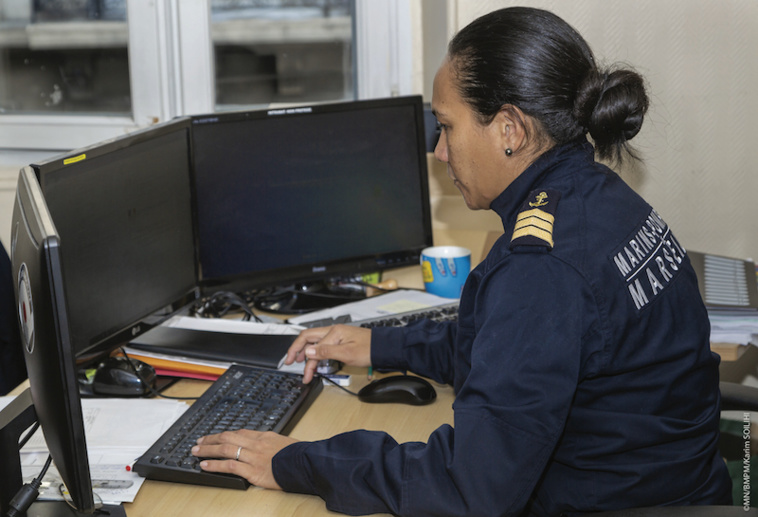 Sept Polynésiens marins-pompiers à Marseille