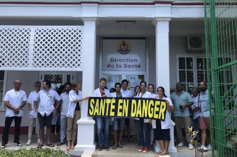 Une partie du personnel soignant s’est réunis devant le ministère de la santé ce matin.