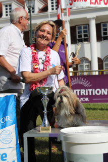 Le titre de la plus belle paire est attribué à « Denem Imaweebitmagic » alias Harmonie et « Flannelle », deux Shih Tzu femelles appartenant à Catherine ROUGEOLLES.