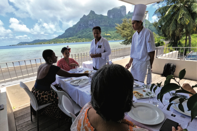 Le Trophy Table Art en escale à Bora Bora