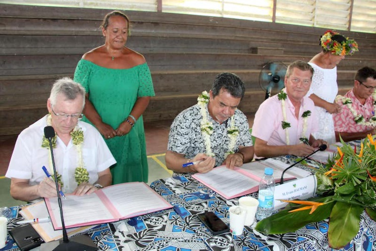 Hervé Leroy procureur de la république, Evans Haumani, maire de Moorea et le haut-commissaire Eric Spitz mardi à Moorea.©Commune de Moorea-Maiao