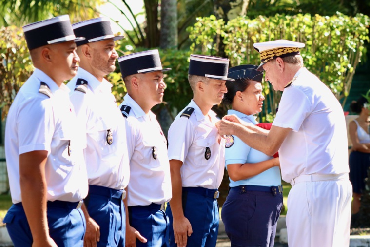 Éric Spitz récompense cinq gendarmes