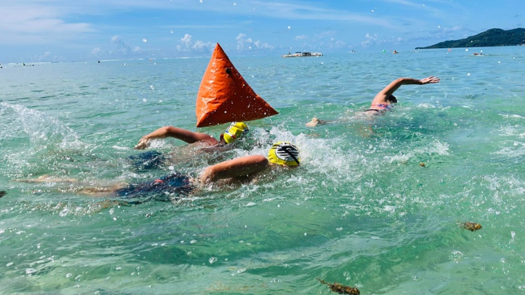 Avec un plan d’eau ultra-lisse, peu de courant et un soleil au zénith, les athlètes ont pu s’exprimer dans un cadre exceptionnel. (photo : Club de natation du Tapioi)