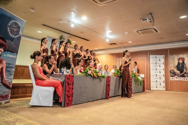 La présentation des dix candidates à Miss Tahiti 2023, ce mercredi matin : Crédit photo : Tevahitua Brothers