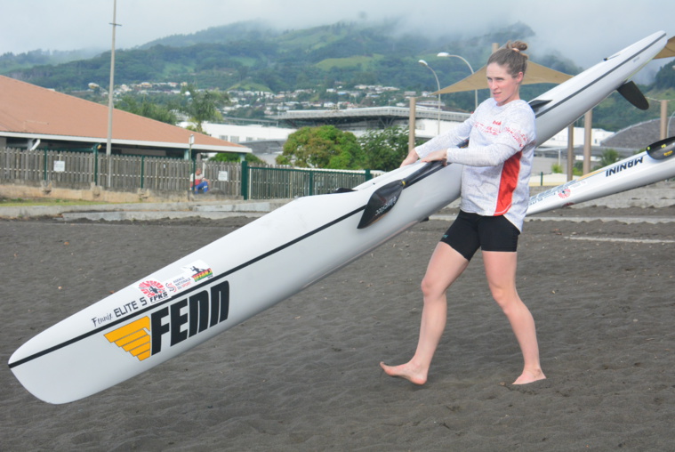 En plus de nombreux titres de championne du monde en vitesse, Teneale Hatton a également été sacrée championne du monde de surfski en 2015 à... Tahiti.