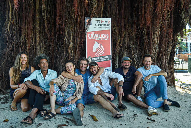 Les artistes et les membres de la Compagnie du caméléon à la maison de la nature © Jules Bourgat