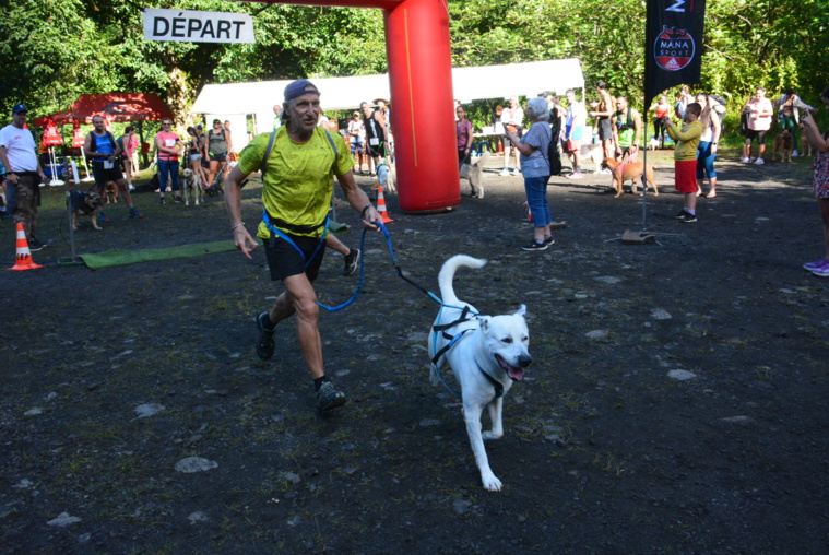 Un canicross de 5 km était également proposé ce dimanche. 17 duos maître-chien étaient au départ.