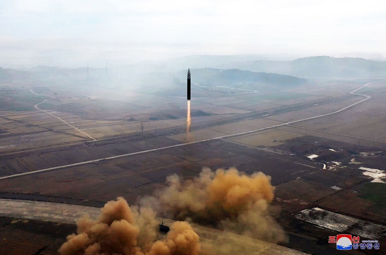 La représentante du Tavini Hinamoeura Morgant-Cross présentera ce vendredi, en commission des institutions, une proposition de résolution relative au soutien de l'assemblée de la Polynésie française au Traité sur l'interdiction des armes nucléaires (Tian). crédit photo AFP