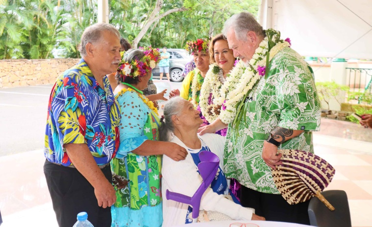 Le président Moetai Brotherson a avancé les festivités afin de s'assurer d'être présent en personne pour honorer les matahiapo. (Photo: Présidence)