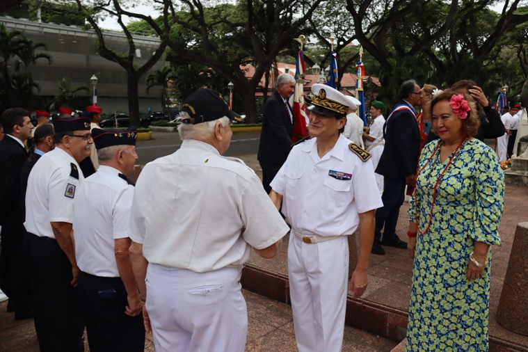 A l'occasion de la Journée nationale d'hommage aux Harkis et autres membres des formations supplétives ayant servi l'Algérie, une cérémonie était organisée ce lundi matin au monument aux morts de Papeete en présence de représentants de l'Etat et du Pays. crédit photo HC