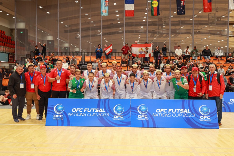 La sélection des 'Aito Arii lors de la remise des prix de la Coupe des Nations de futsal de l'OFC. (photo : OFC Media via Phototek)