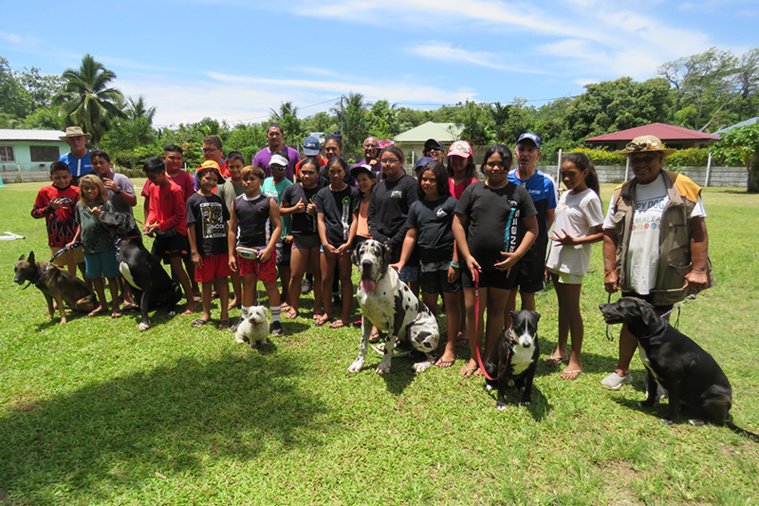 Les 6e de Afareaitu au club canin pour tout savoir sur les toutous