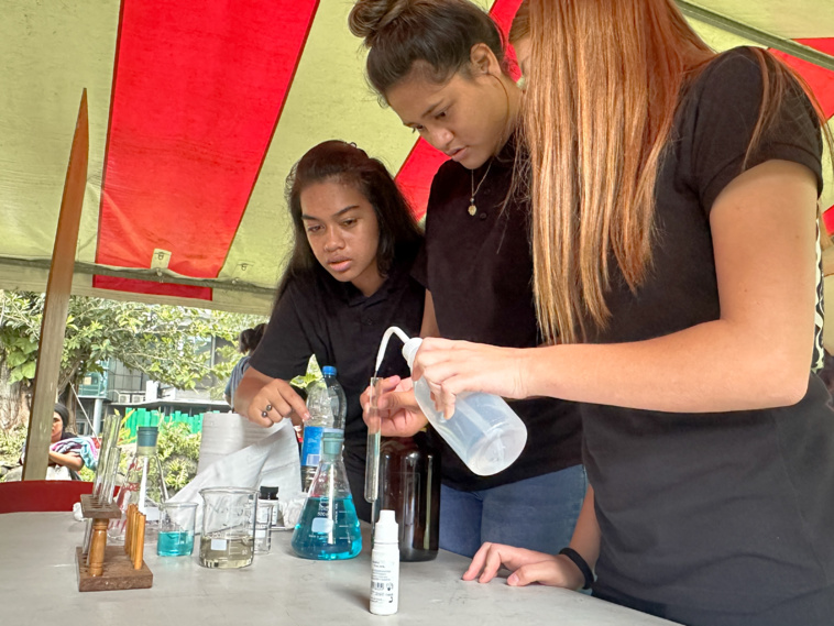 On ne peut pas parler de fête de la science sans une ou deux expériences improvisées !